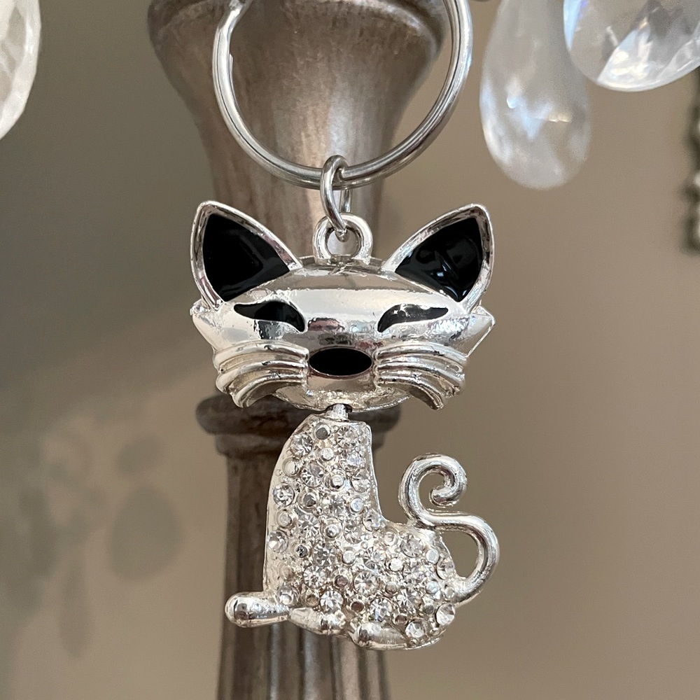 Cat😺RHINESTONE Keychain